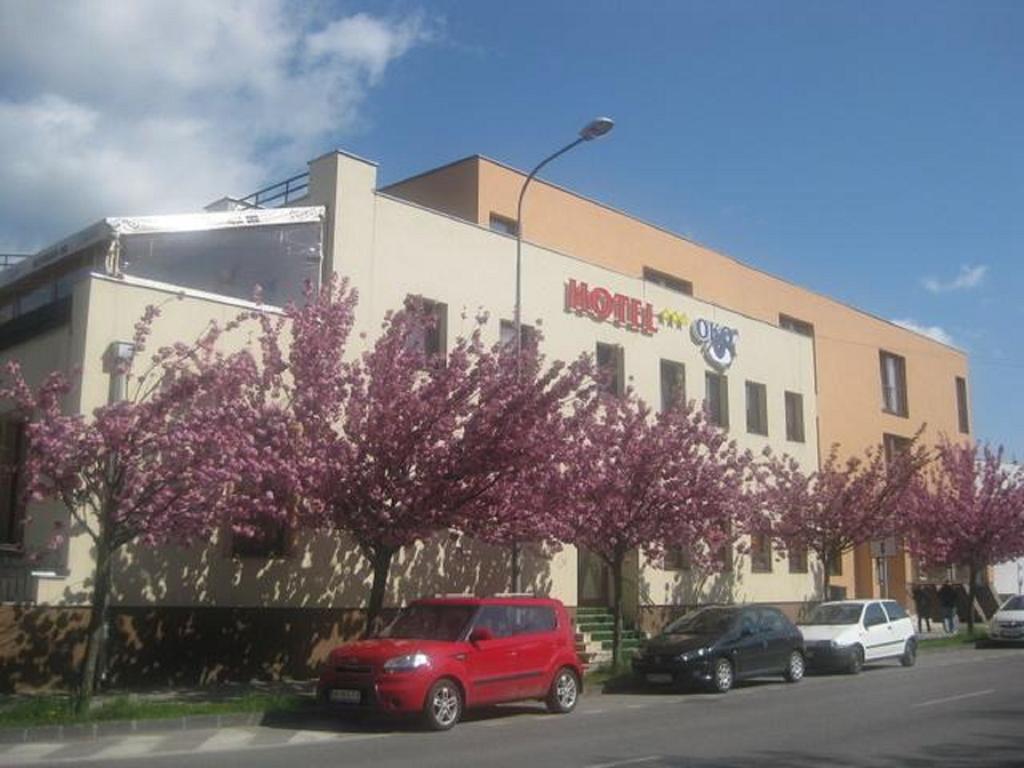 Hotel Oko Nitra Exterior foto